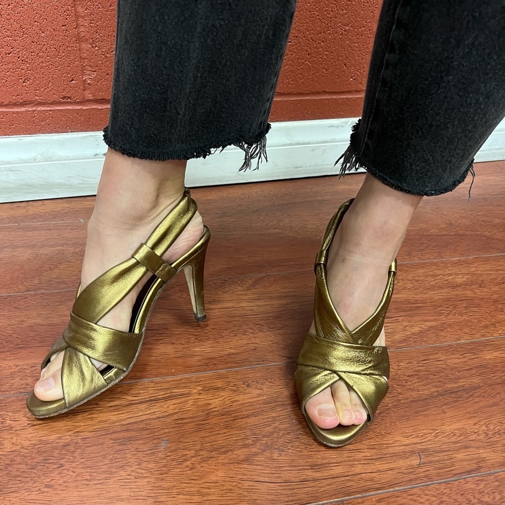 Donna Karan Made in Italy leather strappy heels. Size 6